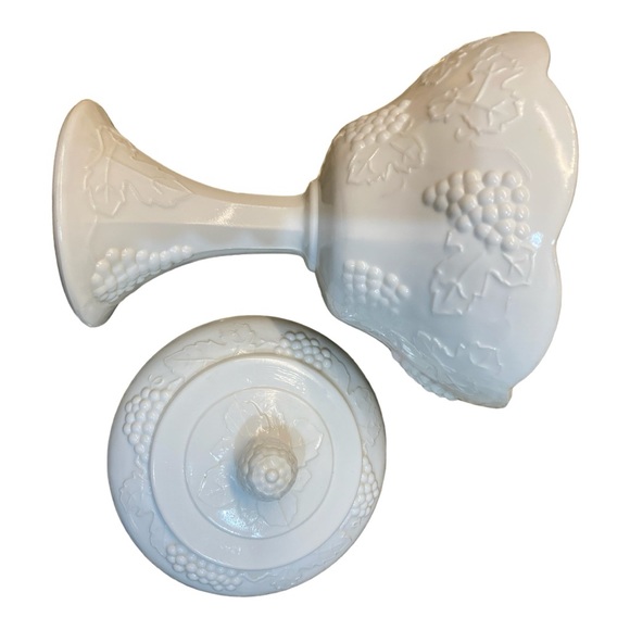 Harvest Milk Glass by Colony. Height: 10 1/4”
Width: 6 7/8” EUC - Picture 2 of 5